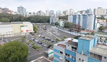 Apartamento em frente ao Shopping Total, com 2 dormitórios