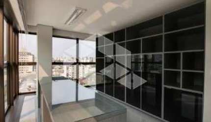 Sala com 67,68 m² e 01 box de garagem, Mobiliada no Bairro Pio X em Caxias do Sul!!