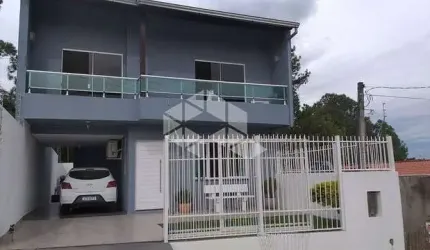 Sobrado de 150 m², casa toda em porcelanato e gesso.