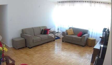 3 dormitórios reformado no Petrópolis