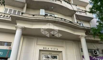 Excelente apartamento de 106m2, 3 dorms, sendo 1 suíte; imóvel de frente, com sacada; próximo ao Parcão.