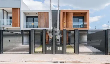 Casa tipo sobrado 3 dormitórios,1 suíte, 2 vagas e pátio grande no Bairro Igara em Canoas