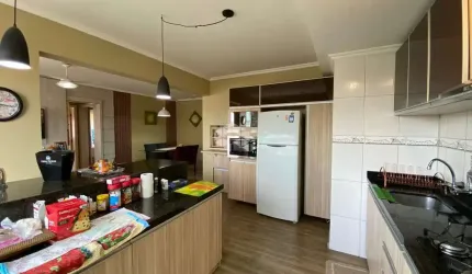 Amplo Apartamento de 2 dormitórios Semimobiliado com vaga Coberta no bairro Jardim Amércia