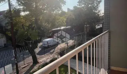 Apartamento com dois quartos e sacada no Medianeira