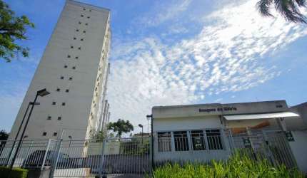 Apartamento andar alto, 1 vaga garagem, na Glória