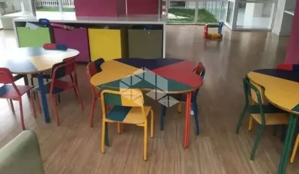 Apartamento mobiliado  de 84m² com 3 dormitórios, sendo 1 suíte e 2 vagas, em andar alto