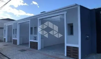 GEMINADO TÉRREO A VENDA COM 2 QUARTOS, SENDO 1 SUÍTE NO BAIRRO PETRÓPOLIS