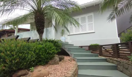 Casa com suíte e piscina em Vera Cruz - 03 dormitórios