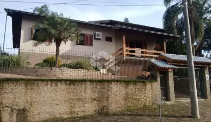 Linda casa com móveis planejados