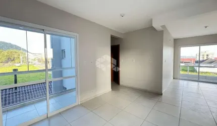 Apartamento amplo com 2 dormitórios no Independência