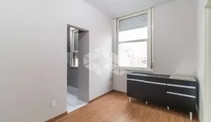 Apartamento no Centro Histórico, reformado, último andar