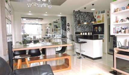 Apartamento semimobiliado com 2 dormitórios sendo um suíte e 2 vagas no Sanvitto