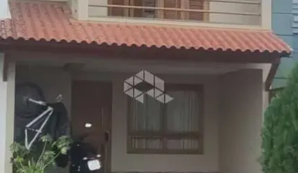 Casa tipo sobrado com 3 dormitórios, sendo 1 suíte, lavabo, piscina, Condomínio Jardins do Prado