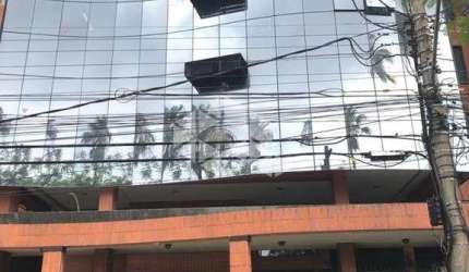 Sala Comercial a venda no Centro Profissional Nal Goya no bairro Petrópolis