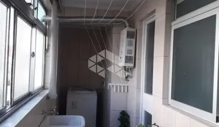 Apartamento dois dormitórios com garagem, sacada e elevador , 75m² área privativa no bairro Menino Deus