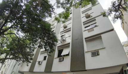 Apartamento de 2 dormitórios com sacada, reformado, junto a Hospital Moinhos e Clinicas