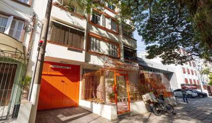 APARTAMENTO TÉRREO 2 DORMITÓRIOS COM 2 PÁTIOS NO BOM FIM