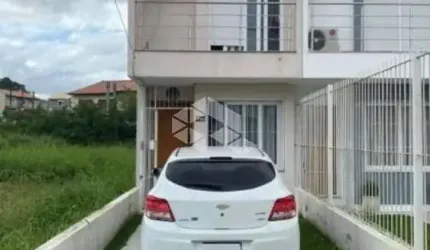 Casa 2 dormitórios, 1 suíte, 1 vaga, no bairro Hipica