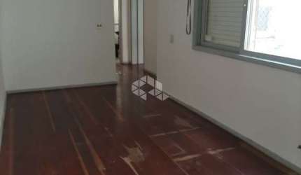 Um dormitório diferenciado com 55m², sol, próximo Gasômetro