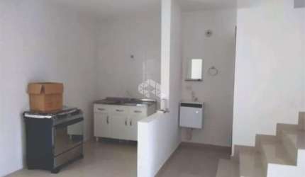 Excelente Sobrado no Bairro Iririú COM MUITO ESPAÇO quatro quartos e três banheiros CONFIRA!