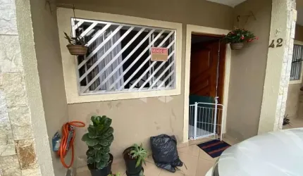 Sobrado á venda com 2 dormitórios - Itaquera.