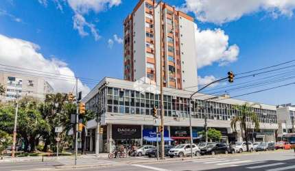Sala comercial bairro Floresta com vaga em Porto Alegre.