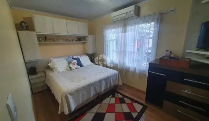 Casa térrea com 2 dormitórios/2 banheiros/2 vagas e pátio com piscina