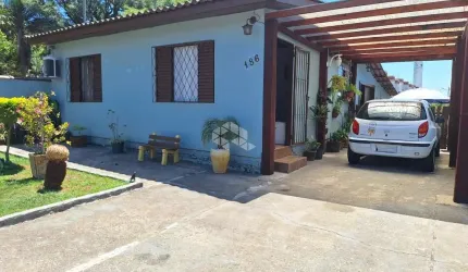 Casa com 2 dormitório, 2 banheiros, 2 vagas e 100m²