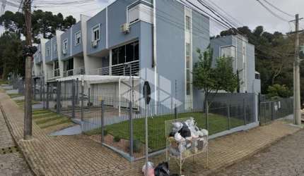 Casa sobrado triplex semimobiliado de 2 dormitórios com 96m2 em Ana Recha, Caxias do Sul