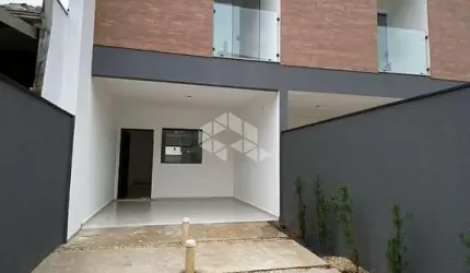 Casa Geminada no Iririú pra quem Gosta de Espaço!
