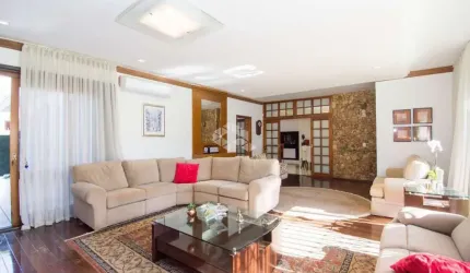 Casa térrea com 4 dormitórios no bairro Assunção  Porto Alegre