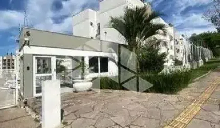 Apartamento térreo com 60 m², 2 dormitórios, churrasqueira e 1 vaga na Cavalhada