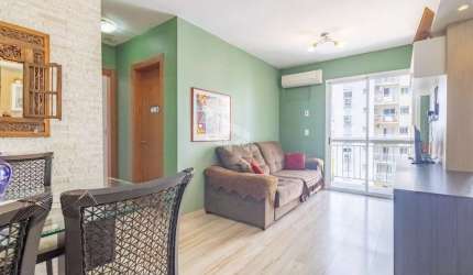 Apartamento com  2 dormitórios sendo 1 Suíte , sala de estar com sacada, 1 vaga no Jardim Carvalho