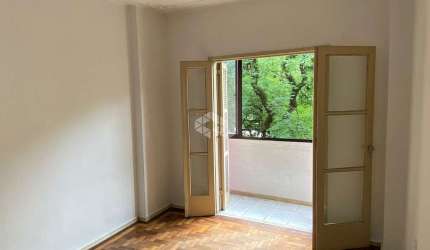 Amplo apartamento de 2 quartos com Sacada,  no Centro Histórico, Próximo a Santa Casa e UFRGS.