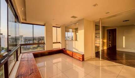 Apartamento 3 dormitórios, semimobiliado, vista panorâmica, churrasqueira, lareira, sacada, 2 vagas, elevador, bairro Centro em Novo Hamburgo.