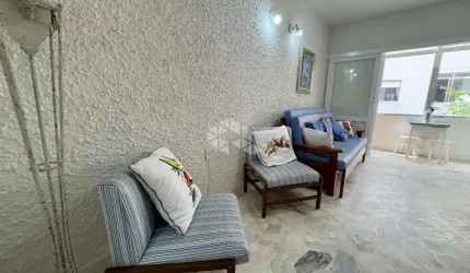 Apartamento no centro da cidade, 2 dormitorios, sacada com churrasqueira em Capão da Canoa