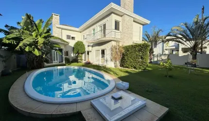 Casa com 4 dormitórios em Condomínio Fechado