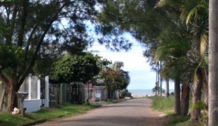 Casa mobiliada a  poucos metros da praia em Capão da Canoa RS