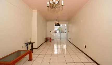 APARTAMENTO AMPLO COM 3 QUARTOS SENDO 1 SUÍTE E EXCELENTE LOCALIZAÇÃO NO CENTRO DE FLORIANÓPOLIS