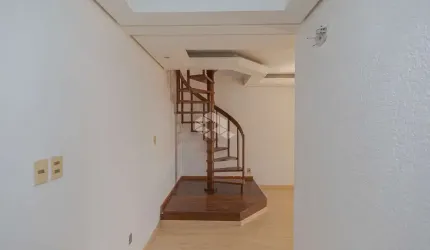 Exclusiva Cobertura à Venda no Bairro Medianeira - Sua Nova Vista Perene Espera por Você!