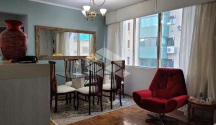 Apartamento semi mobiliado com móveis sob medida com 108 m² privativos