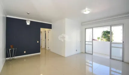 APARTAMENTO SEMIMOBILIADO COM 3 QUARTOS SENDO 1 SUÍTE NO CENTRO DE FLORIANÓPOLIS/SC