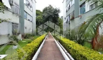 Apartamento térreo em condomínio fechado no bairro Cavalhada.