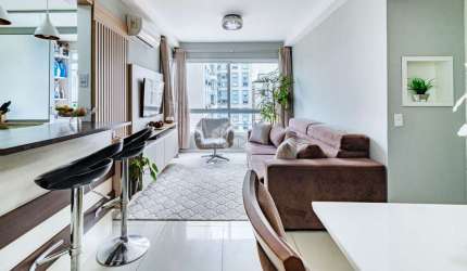 Apartamento 3 doApartamento 3 dormitórios com vista , sala de estar com sacada integrada, cozinha americana, rmitórios 1 suíte 1 vaga Bairro Cavalhada
