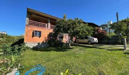 Casa com 4 dormitórios, com 2 vagas, 170 m² construídos, com vista para o mar de Garopaba SC