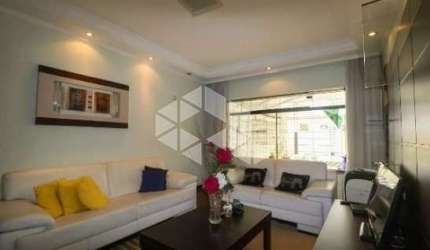 VENDA Sobrado com 222m² com 3 dormitórios (1 suíte) e 2 vagas no Planalto Paulista, próximo ao metrô
