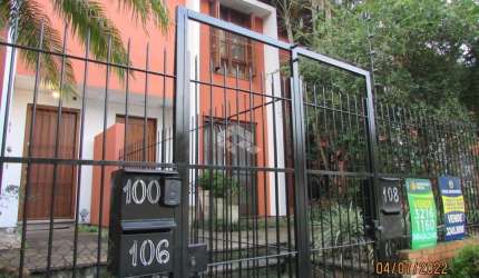 Casa 3 dormitórios, 1 Suíte.