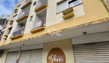 Amplo apartamento com 3 dormitórios á venda no centro de Santa Maria
