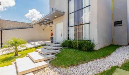Linda Casa com 3 quartos com suíte com 155,08 m² privativos no bairro Novo Mundo - Curitiba