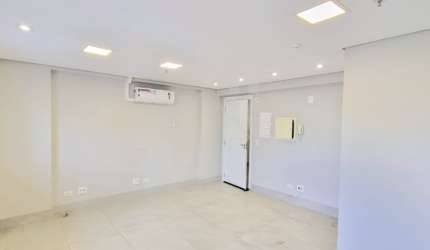Sala comercial de 28,62 m² privativos com vaga de garagem no centro Curitiba